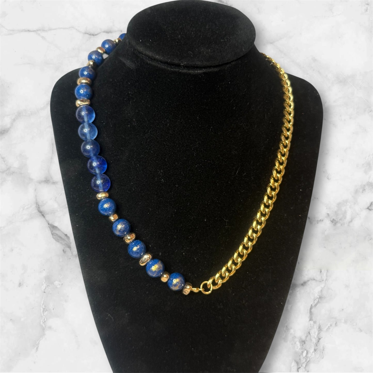 Azul y dorado