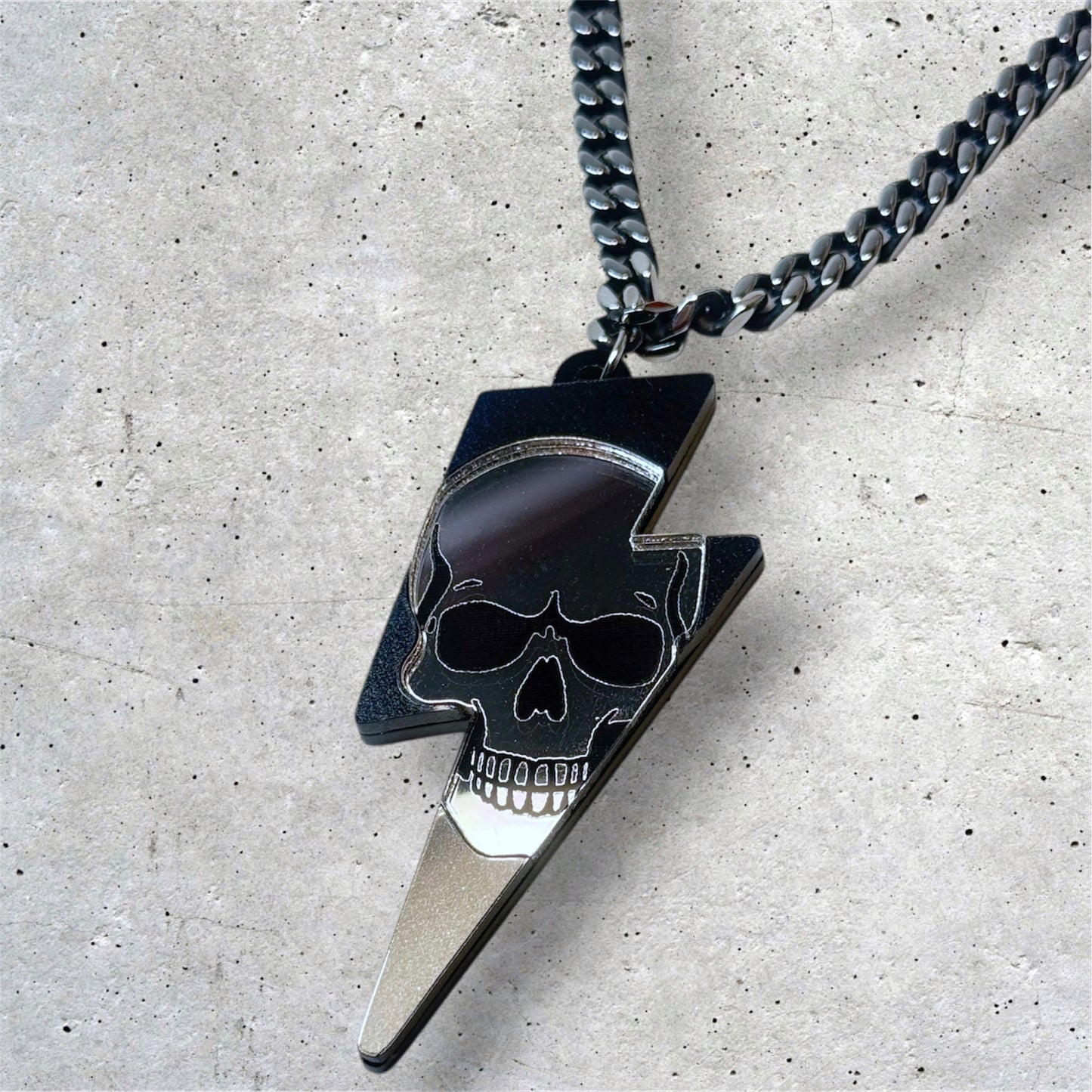 Colgante Rayo y Calavera